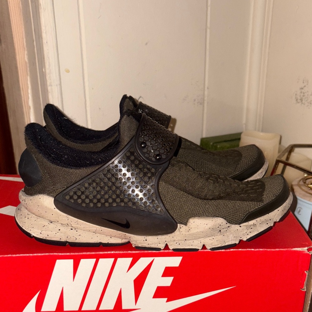 NIKE SOCK DART Olive Slip-On Sneakers